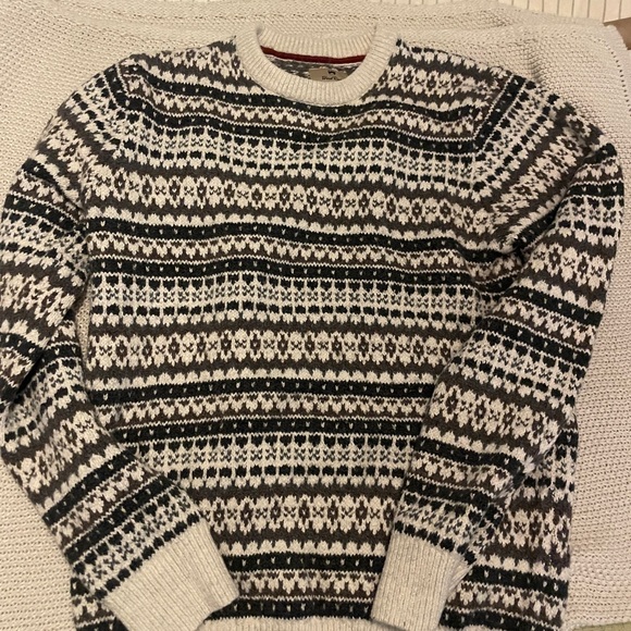 Windriver Other - Classic Black and White Crewneck Sweater